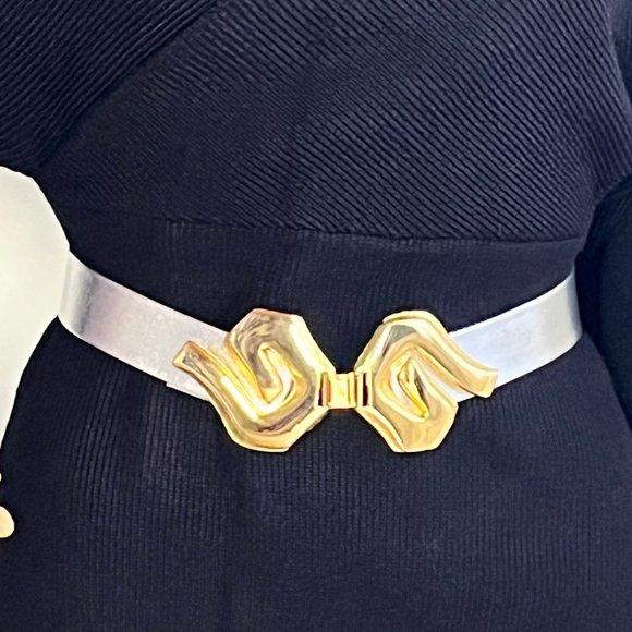 Vintage 90s Women's Silver Metallic Fashion Belt with Abstract Gold Belt Buckle - Picture 5 of 7